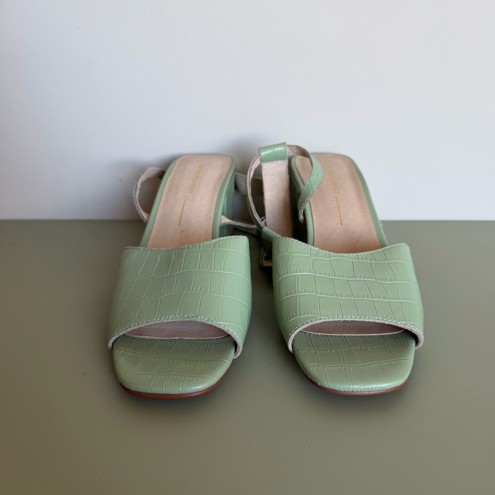 INTENTIONALLY BLANK Mint Green Block Heel Sandals - Picture 4 of 6